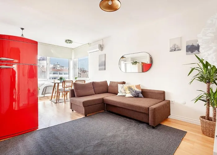 Magnificent View Great Location Apartment *